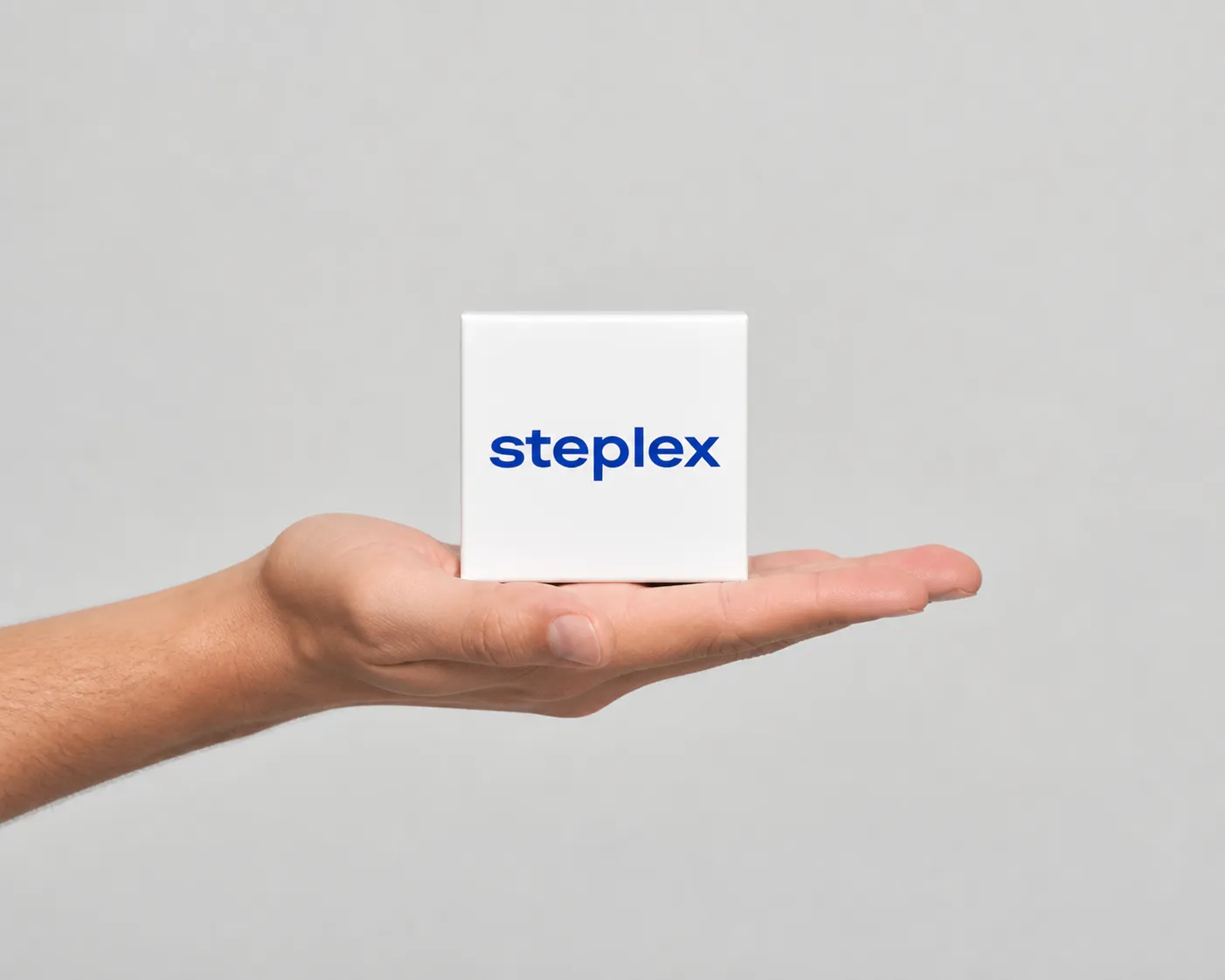 Steplex — el envase en la mano