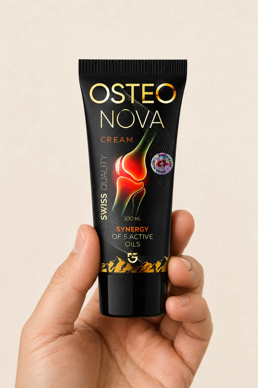 OsteoNova cream — el envase en la mano