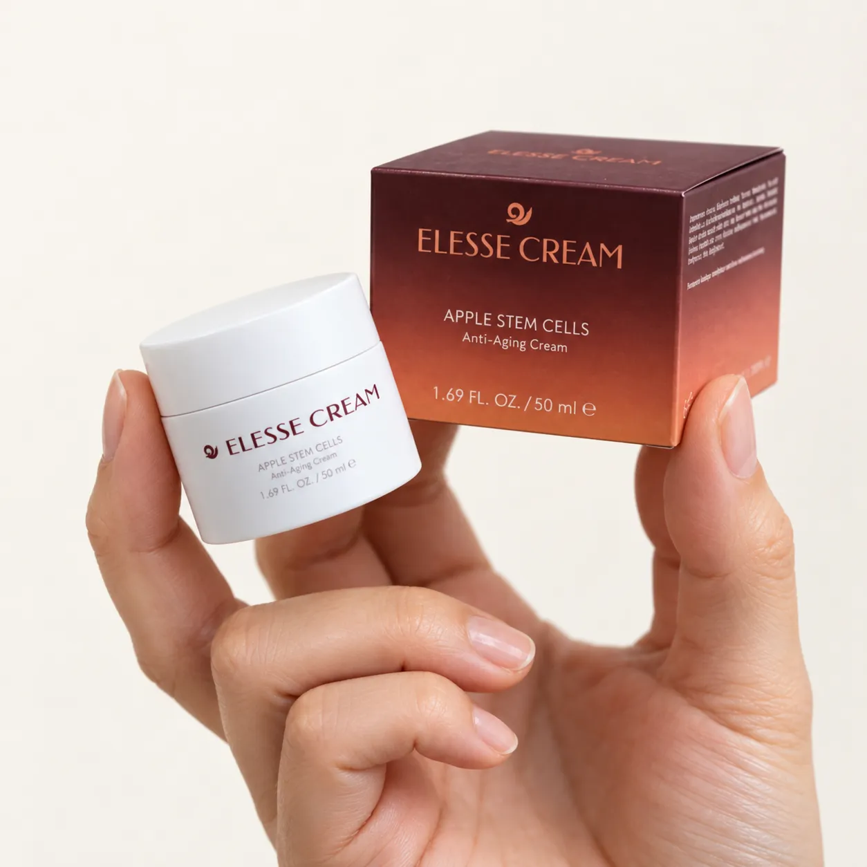 Elesse Cream — el envase en la mano
